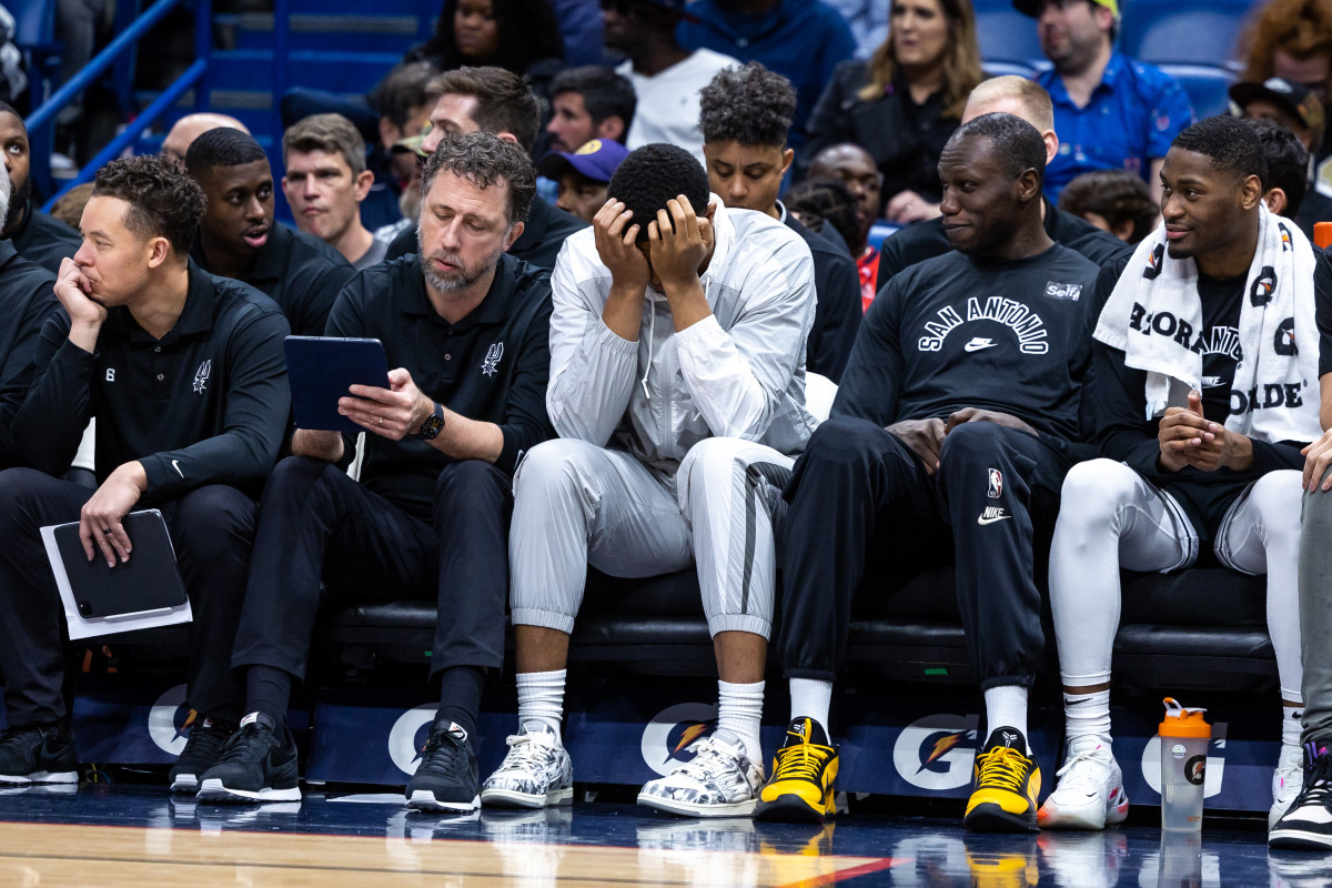 Spurs Bench